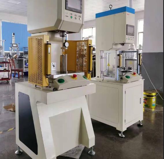 人機(jī)界面接觸屏直觀易操作：怎么正確操作伺服壓力機(jī)呢？