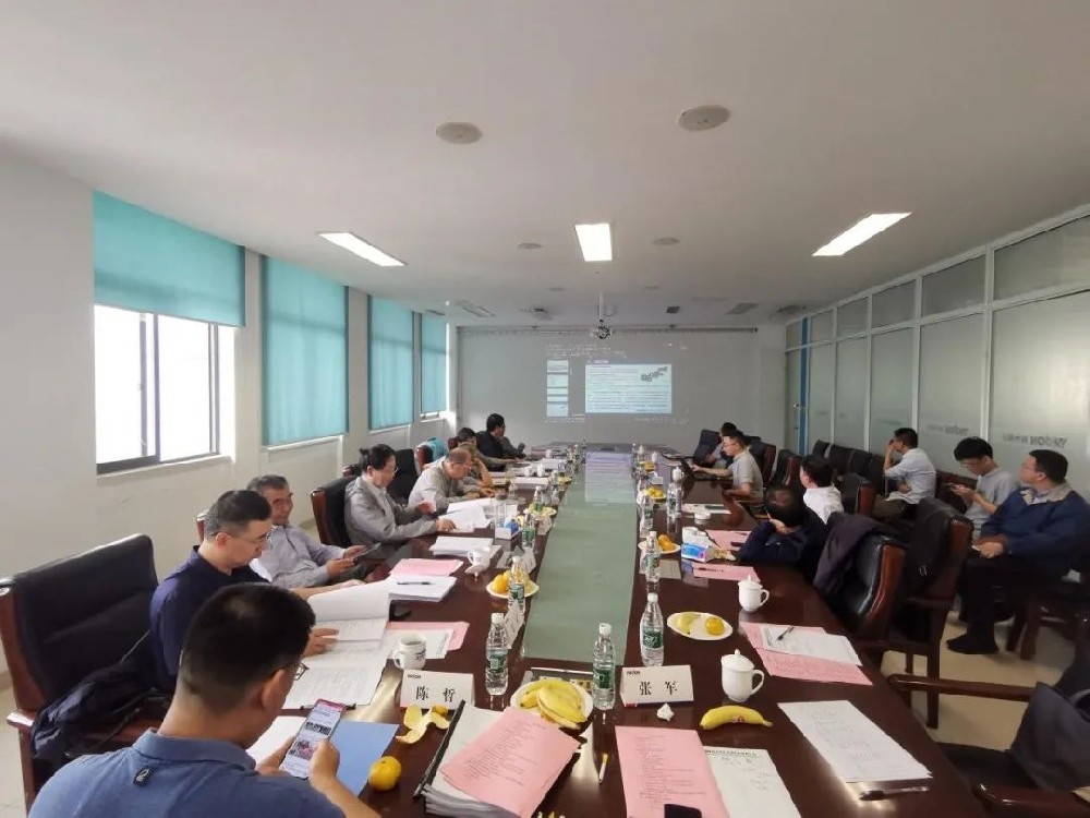 揚鍛公司2022年市級關(guān)鍵核心技術(shù)攻關(guān)趕超項目順利通過驗收，項目“YSH系列單動力雙邊驅(qū)動四連桿精密智能數(shù)控高速壓力機